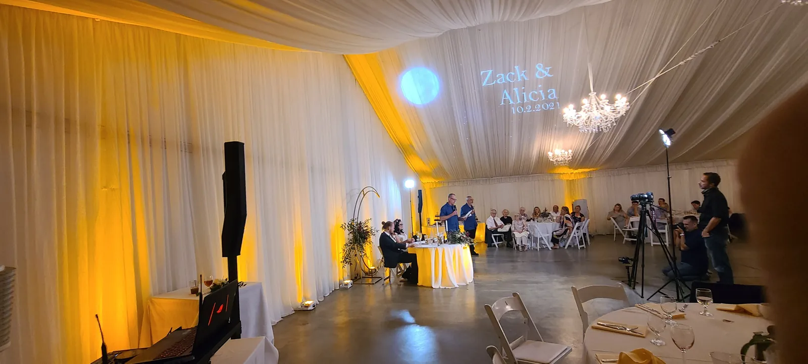 Amber wedding uplighting in a tented reception at Haggin Oaks, Sacramento